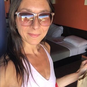 Meet your Posher, Batya